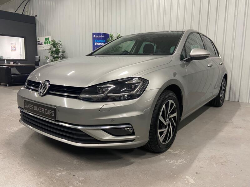 View VOLKSWAGEN GOLF 1.6 TDI Match Edition