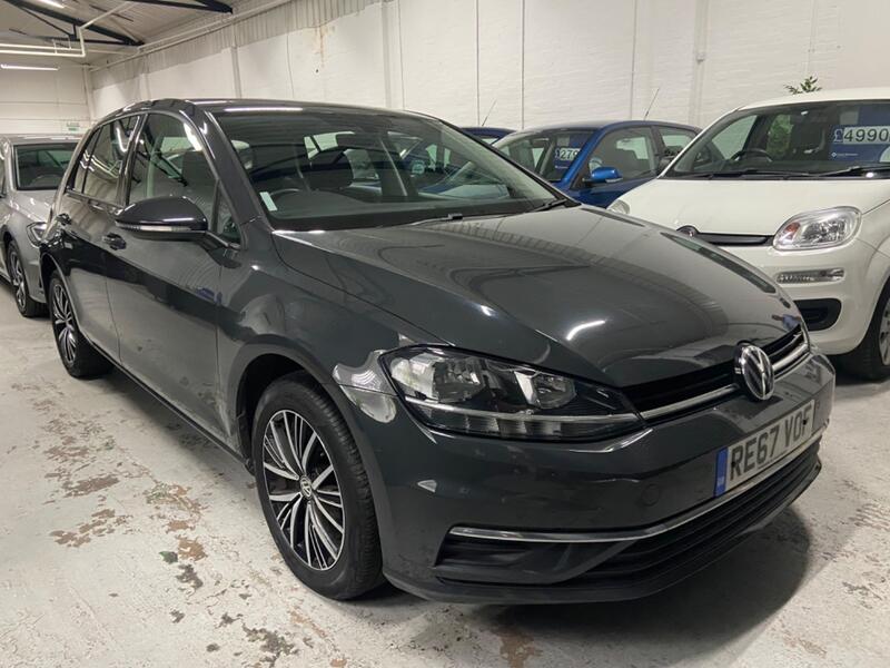 View VOLKSWAGEN GOLF 1.6 TDI SE Nav