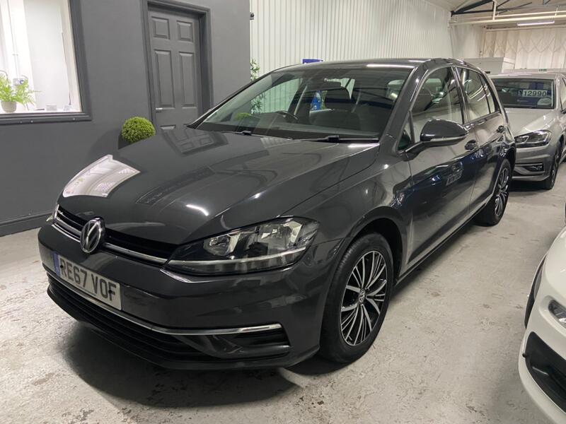 View VOLKSWAGEN GOLF 1.6 TDI SE Nav