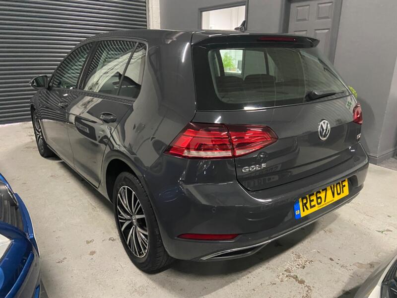 View VOLKSWAGEN GOLF 1.6 TDI SE Nav