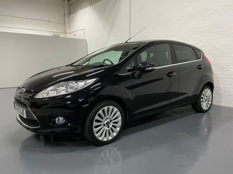 View FORD FIESTA 1.6 TITANIUM